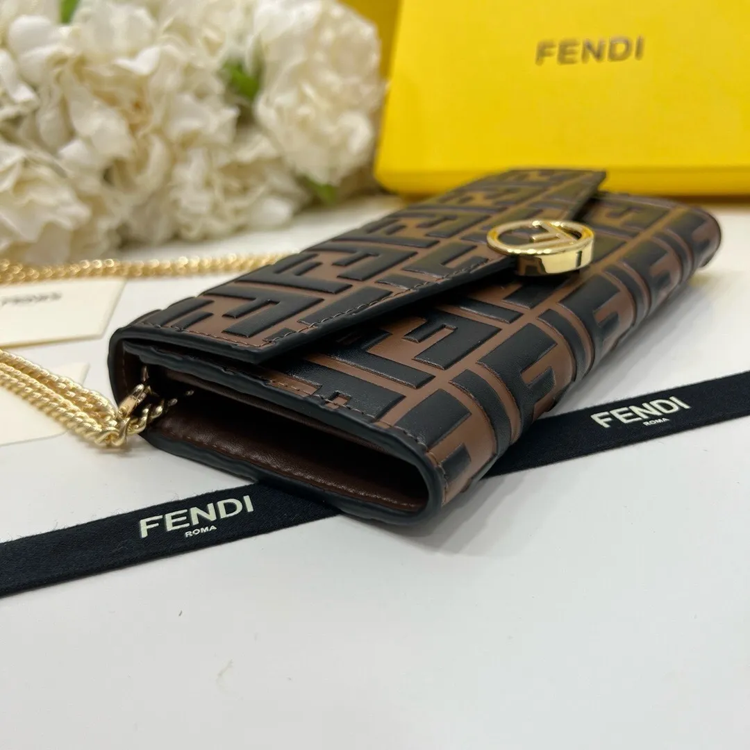 All categories Official website "Brand Women's Bags" Women's Bags 💙 FENDI 2025 new FENDI crossbody bag