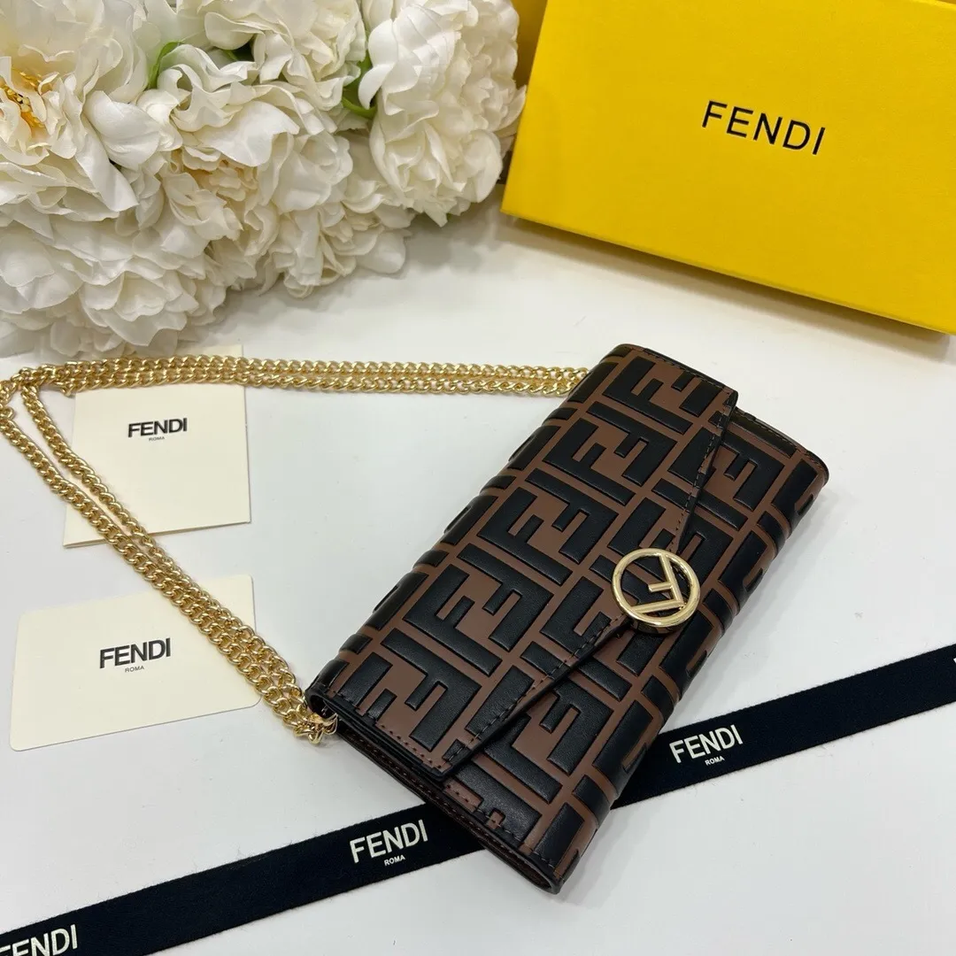 All categories Official website "Brand Women's Bags" Women's Bags 💙 FENDI 2025 new FENDI crossbody bag