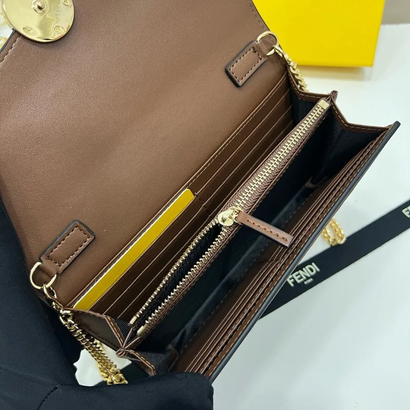 All categories Official website "Brand Women's Bags" Women's Bags 💙 FENDI 2025 new FENDI crossbody bag