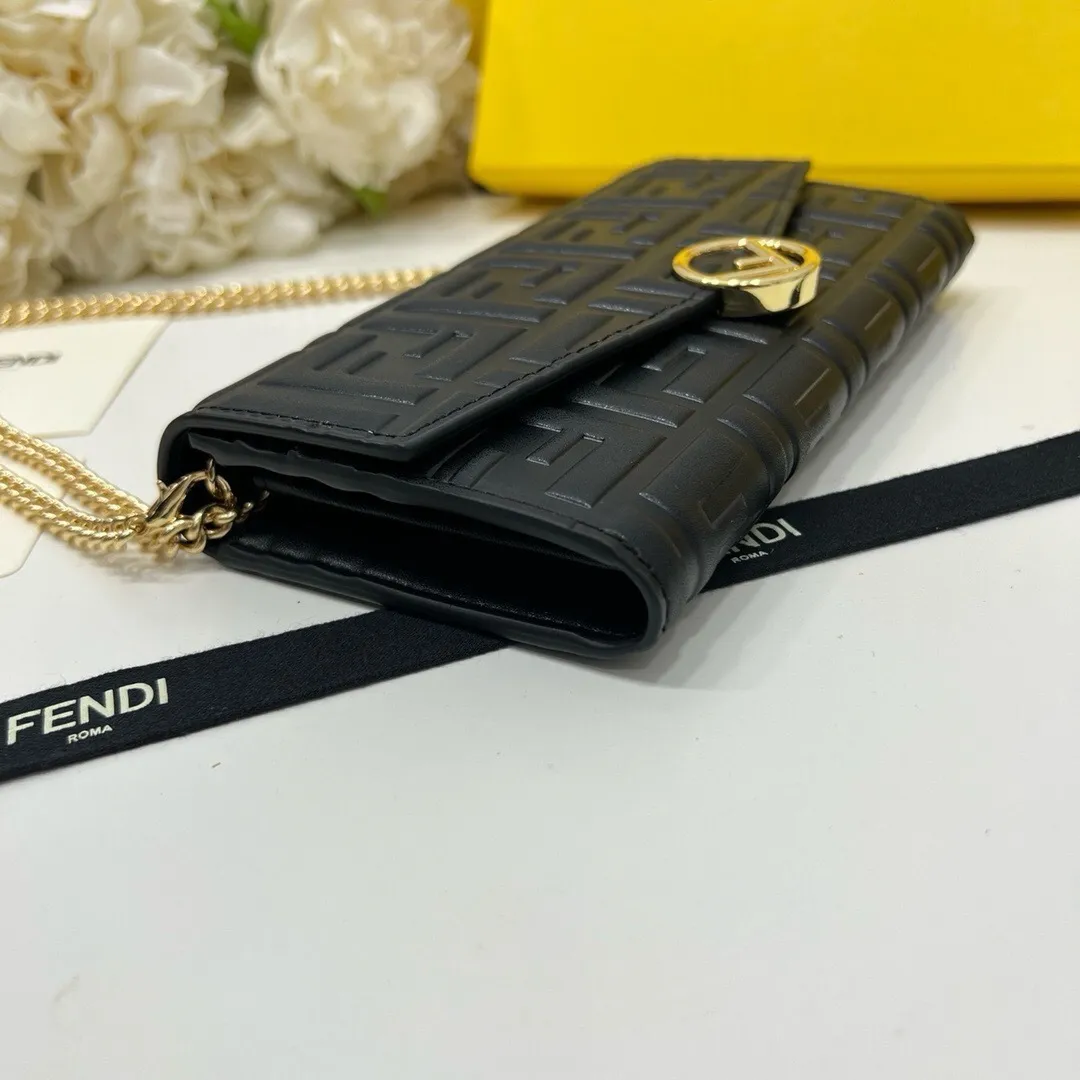 All categories Official website "Brand Women's Bags" Women's Bags 💙 FENDI 2025 new FENDI crossbody bag