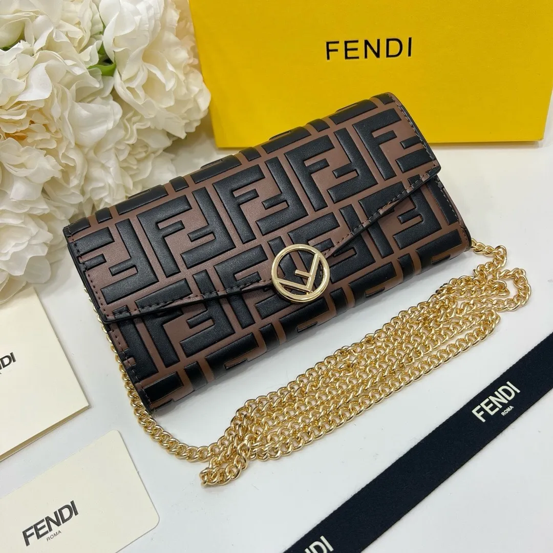 All categories Official website "Brand Women's Bags" Women's Bags 💙 FENDI 2025 new FENDI crossbody bag