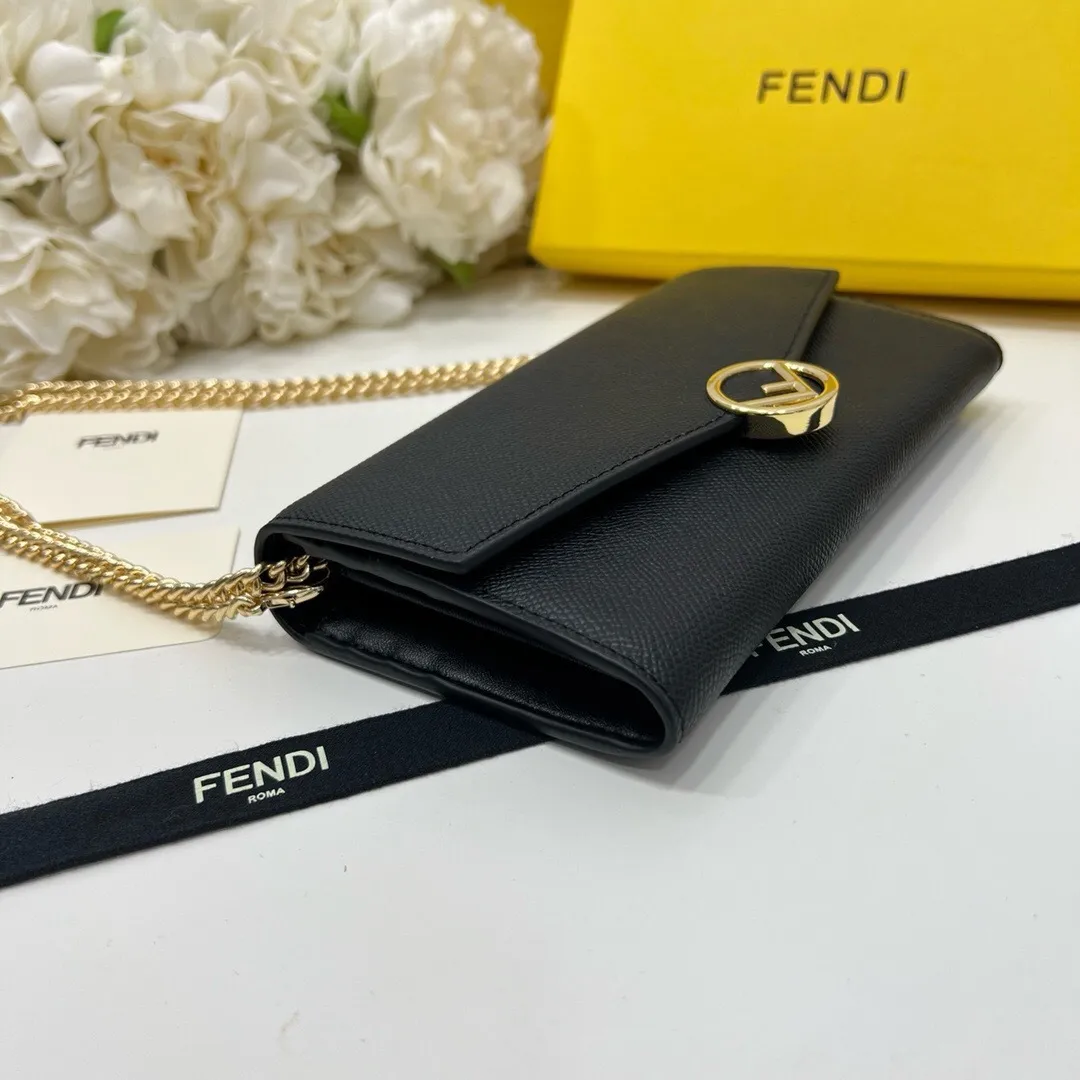 All categories Official website "Brand Women's Bags" Women's Bags 💙 FENDI 2025 new FENDI crossbody bag