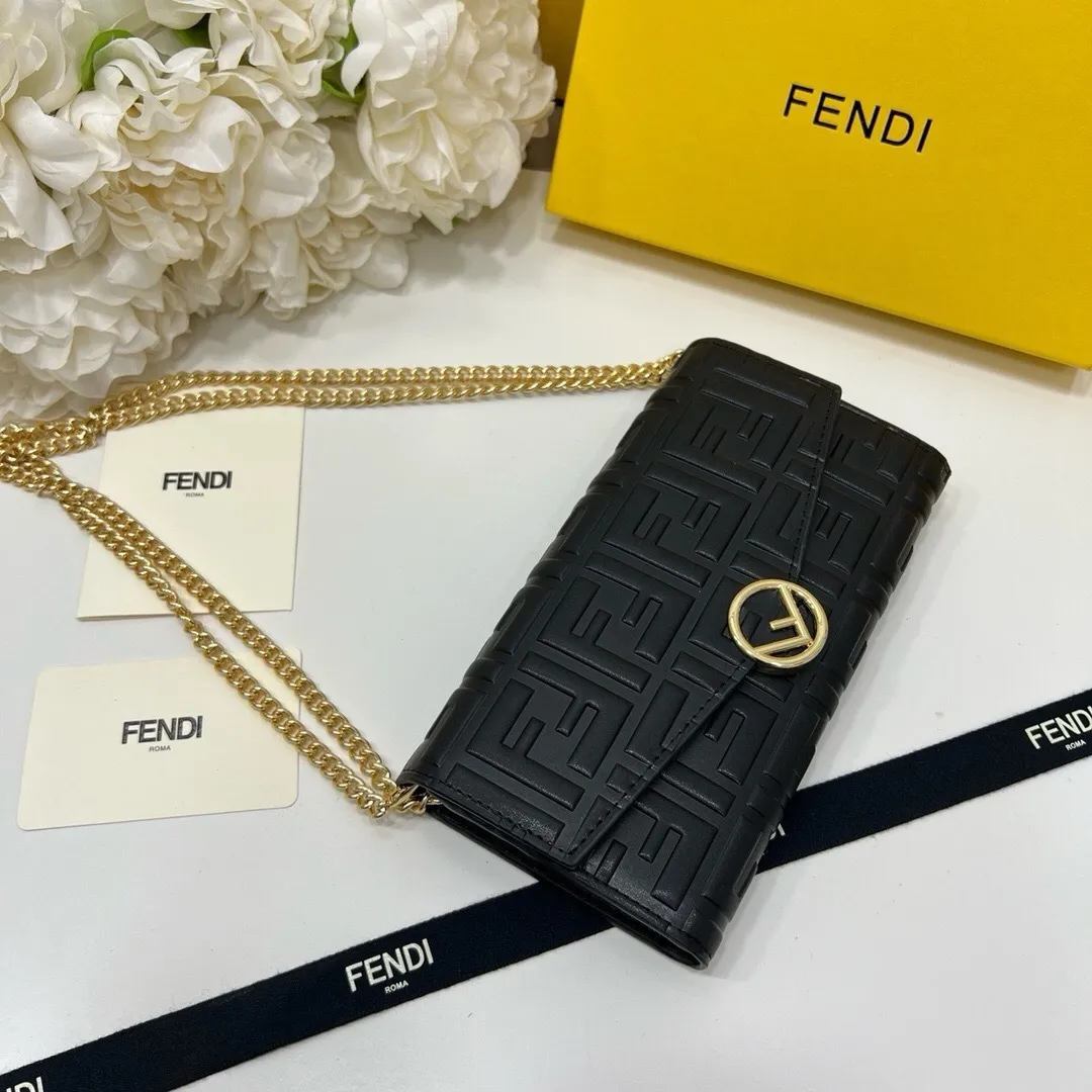 All categories Official website "Brand Women's Bags" Women's Bags 💙 FENDI 2025 new FENDI crossbody bag