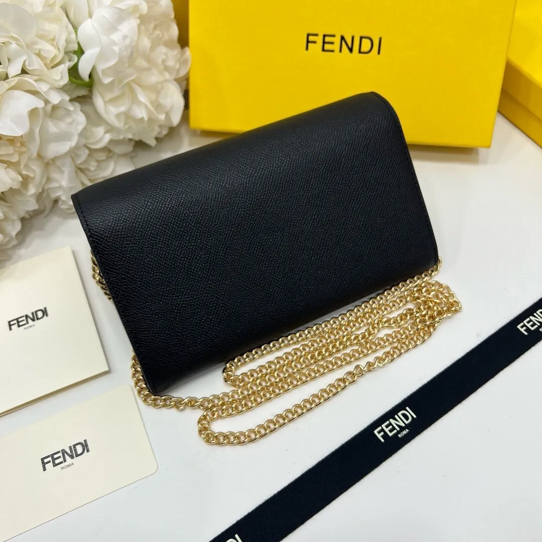 All categories Official website "Brand Women's Bags" Women's Bags 💙 FENDI 2025 new FENDI crossbody bag