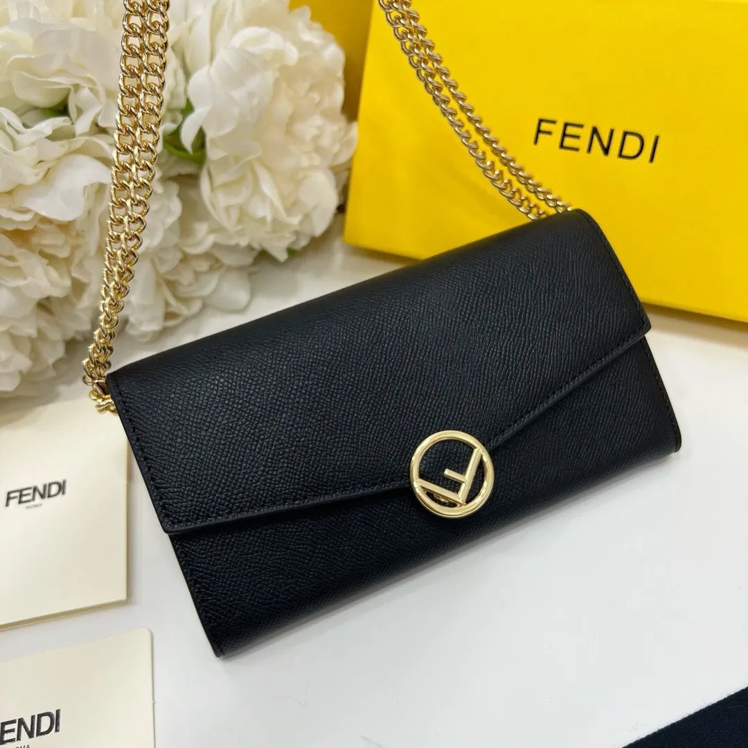 All categories Official website "Brand Women's Bags" Women's Bags 💙 FENDI 2025 new FENDI crossbody bag