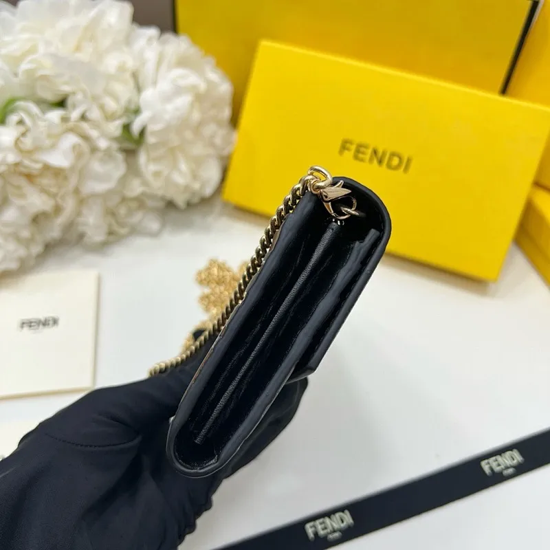 All categories Official website "Brand Women's Bags" Women's Bags 💙 FENDI 2025 new FENDI crossbody bag