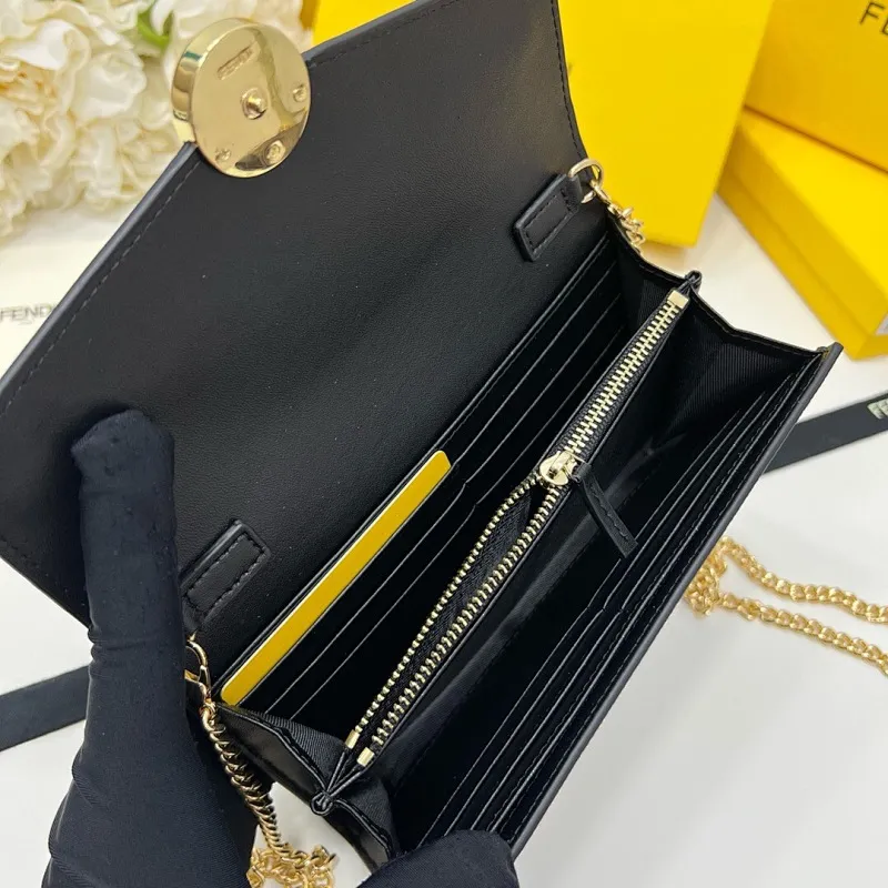 All categories Official website "Brand Women's Bags" Women's Bags 💙 FENDI 2025 new FENDI crossbody bag