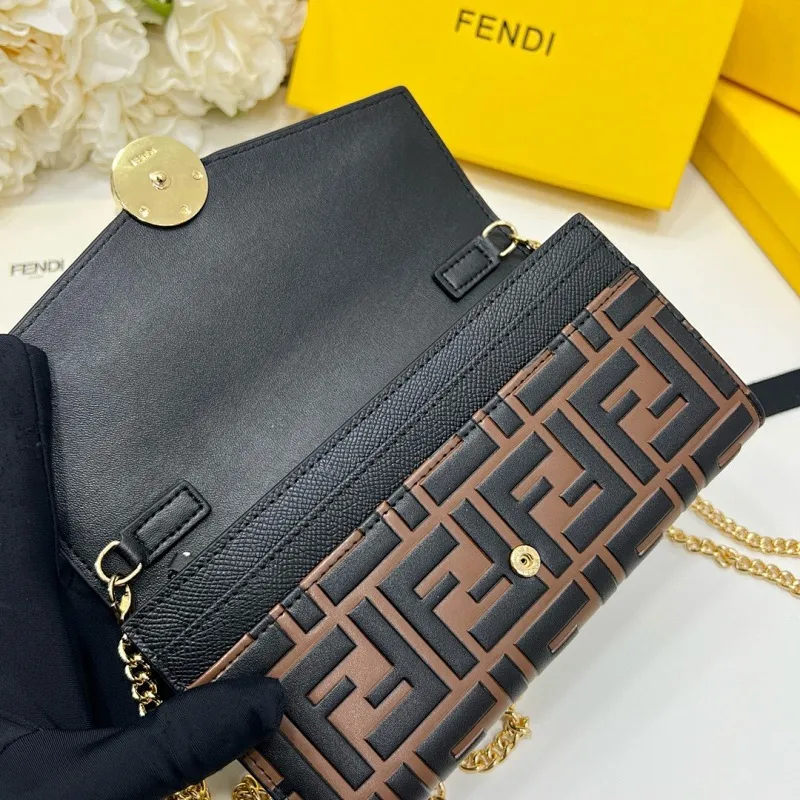 All categories Official website "Brand Women's Bags" Women's Bags 💙 FENDI 2025 new FENDI crossbody bag