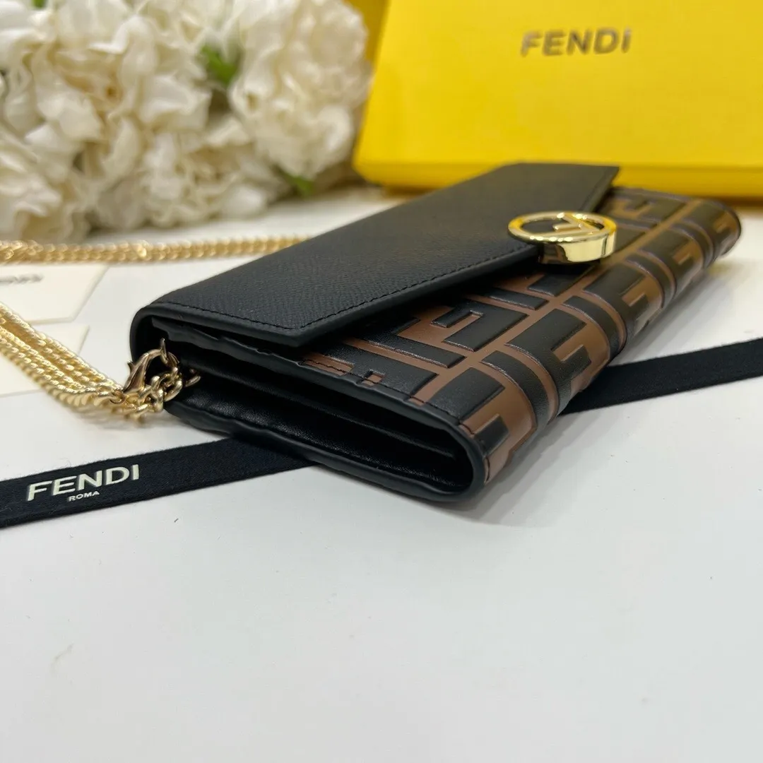 All categories Official website "Brand Women's Bags" Women's Bags 💙 FENDI 2025 new FENDI crossbody bag