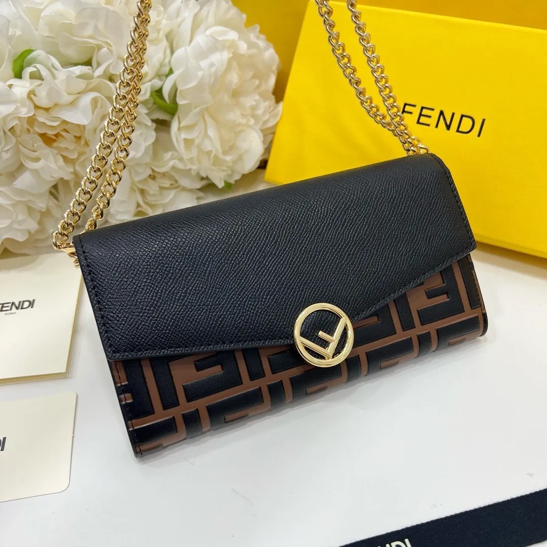 All categories Official website "Brand Women's Bags" Women's Bags 💙 FENDI 2025 new FENDI crossbody bag