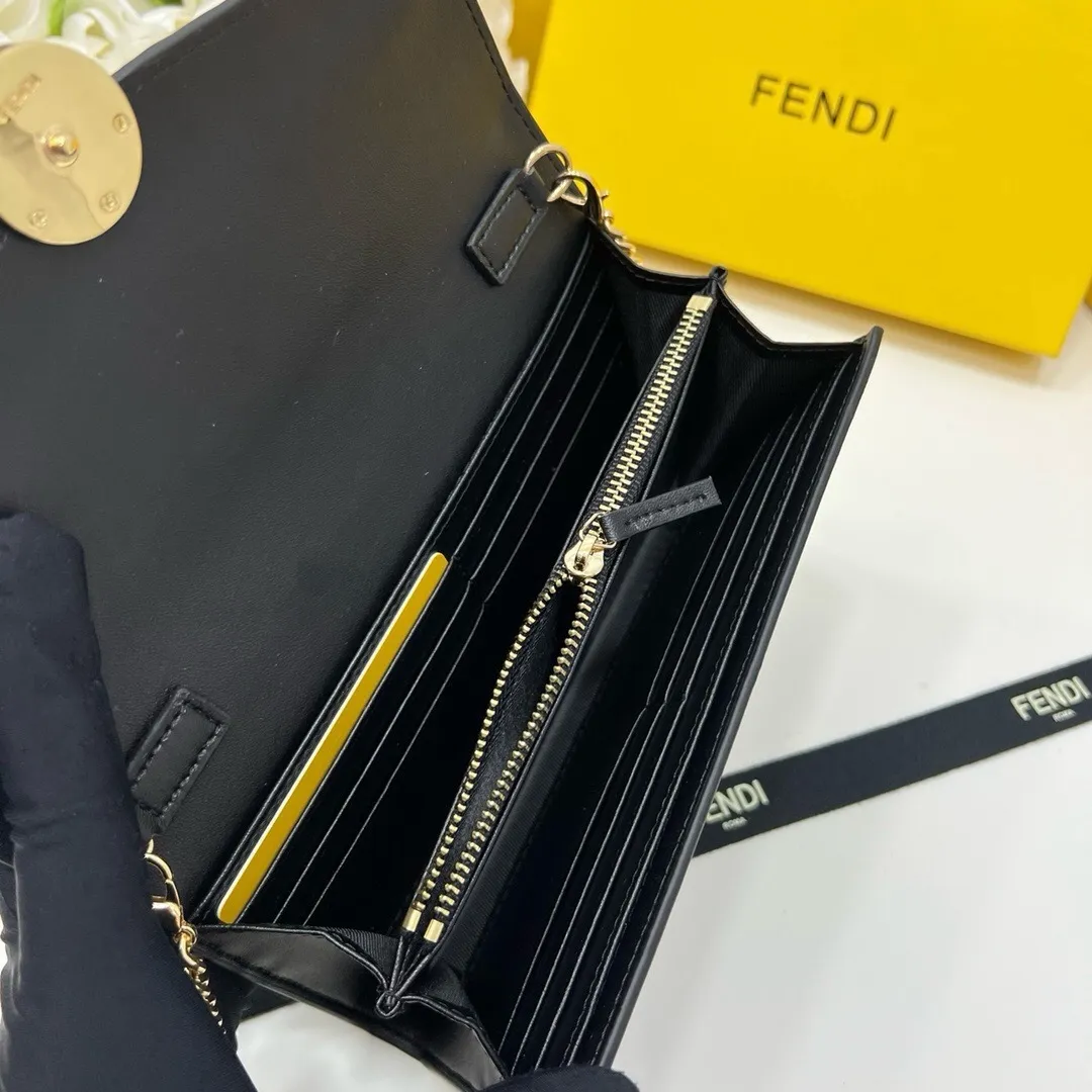 All categories Official website "Brand Women's Bags" Women's Bags 💙 FENDI 2025 new FENDI crossbody bag