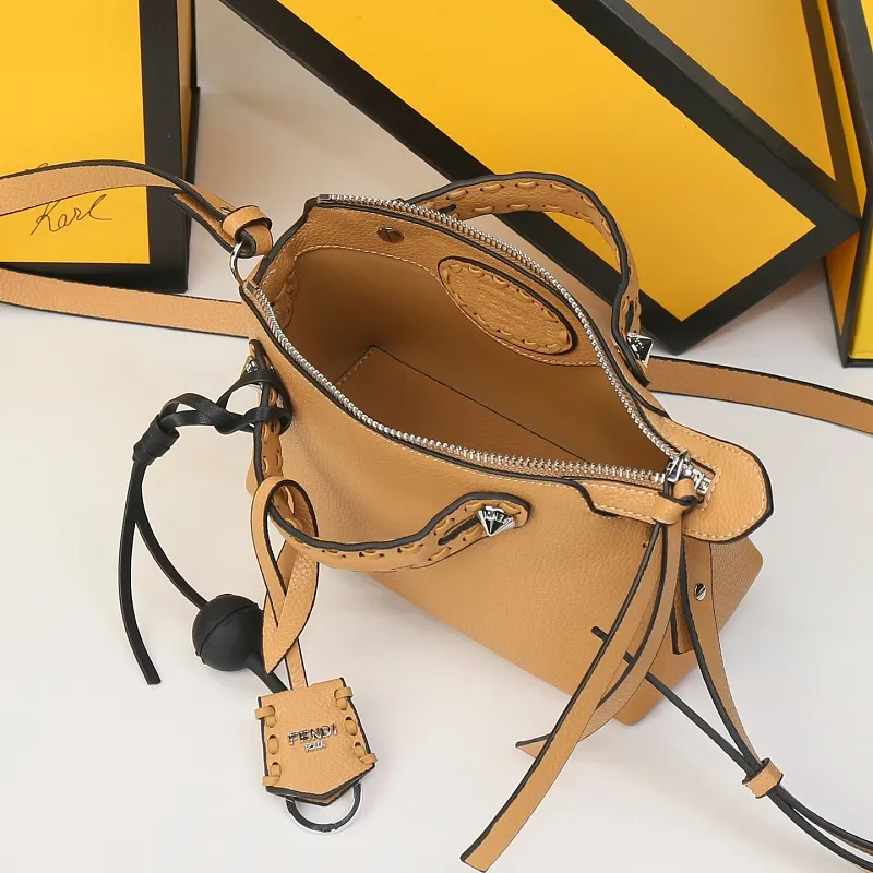 All Categories Fendi Women's Bags (Fendi) Fendi 209
