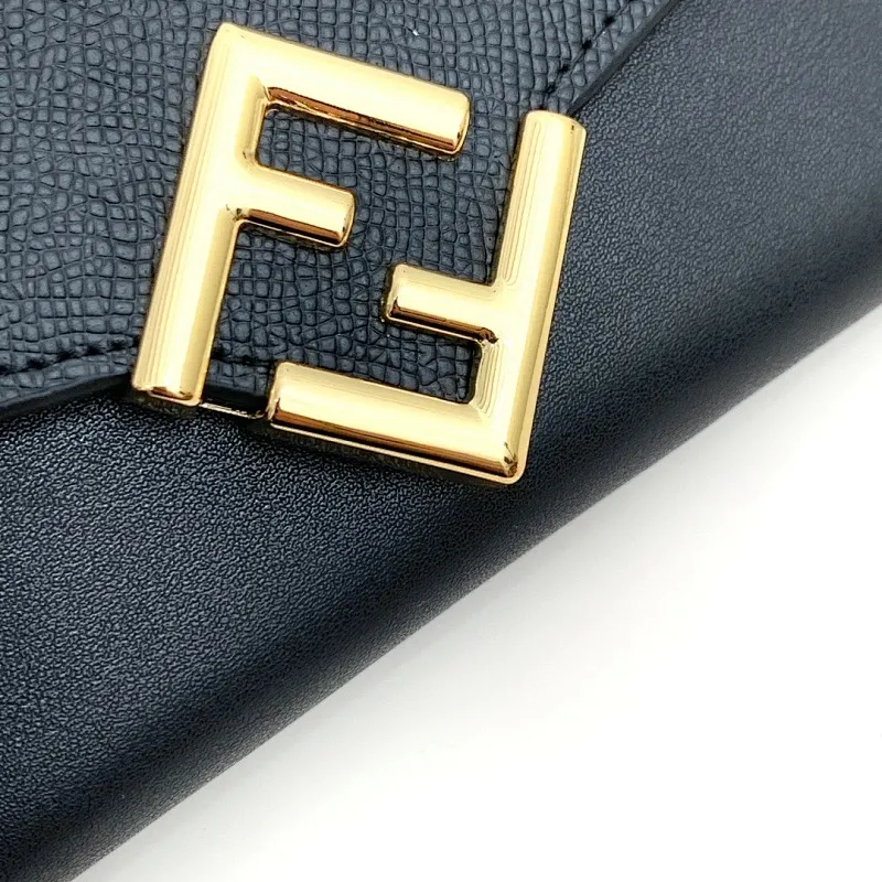 All categories Official website "Brand Women's Bags" Women's Bags 💙 FENDI 2025 new FENDI crossbody bag