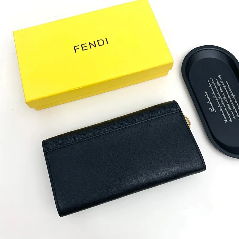 All categories Official website "Brand Women's Bags" Women's Bags 💙 FENDI 2025 new FENDI crossbody bag