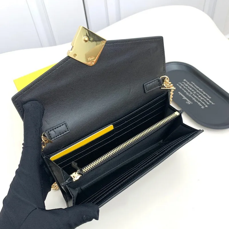 All categories Official website "Brand Women's Bags" Women's Bags 💙 FENDI 2025 new FENDI crossbody bag