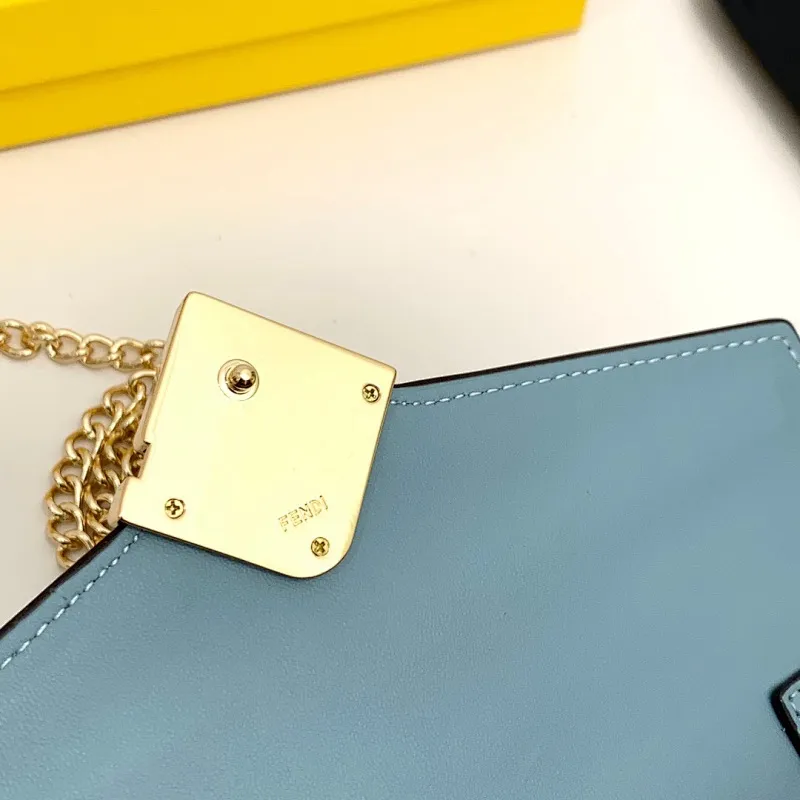 All categories Official website "Brand Women's Bags" Women's Bags 💙 FENDI 2025 new FENDI crossbody bag