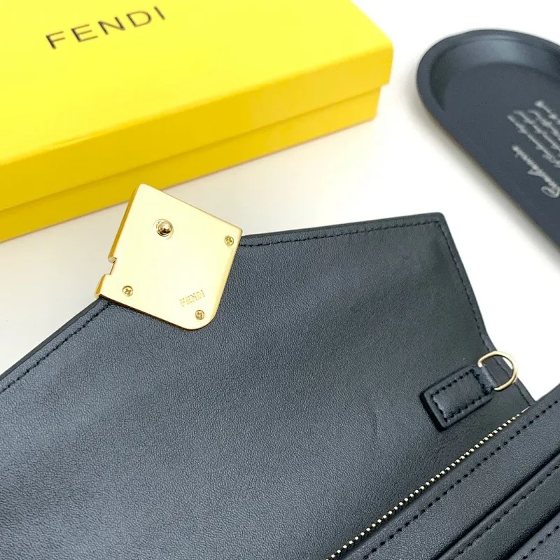 All categories Official website "Brand Women's Bags" Women's Bags 💙 FENDI 2025 new FENDI crossbody bag
