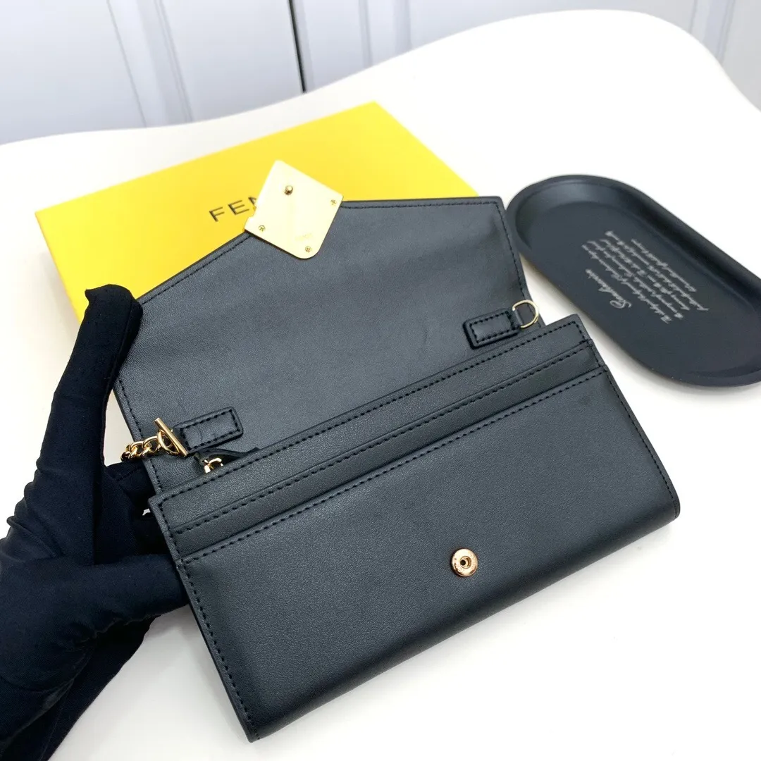 All categories Official website "Brand Women's Bags" Women's Bags 💙 FENDI 2025 new FENDI crossbody bag