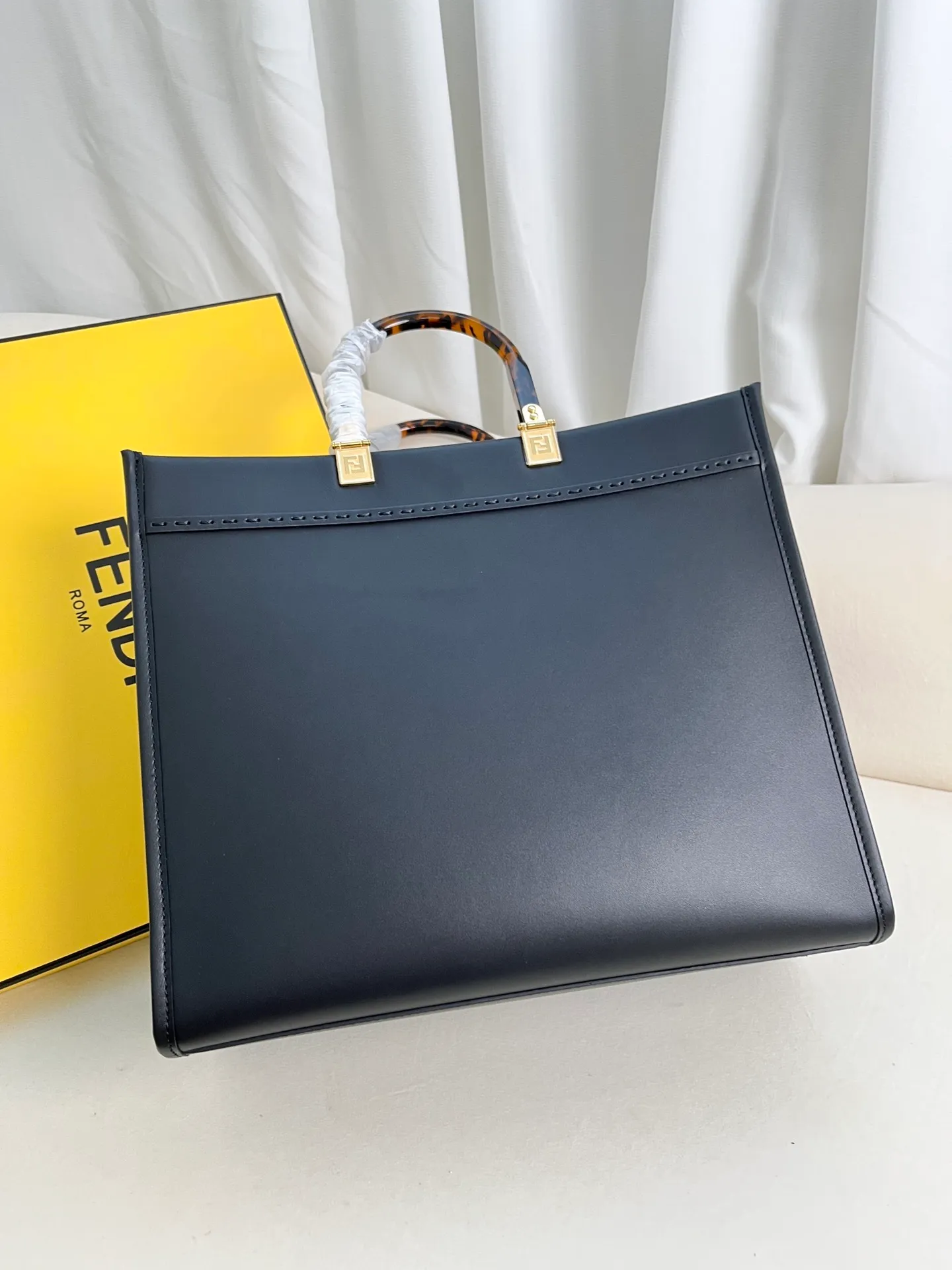 All Categories 💚 Top Version Men’s Bags 💚 Fendi 2025 New Fendi Handbags