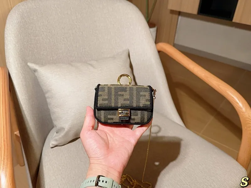 All categories Official website "Brand Women's Bags" Women's Bags 💙 FENDI 2025 new fendi mini lipstick bag coin purse