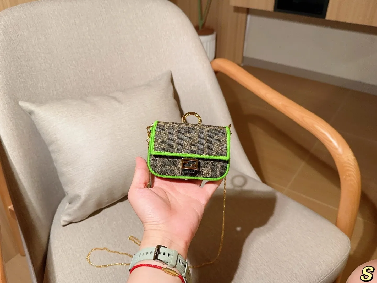 All categories Official website "Brand Women's Bags" Women's Bags 💙 FENDI 2025 new fendi mini lipstick bag coin purse