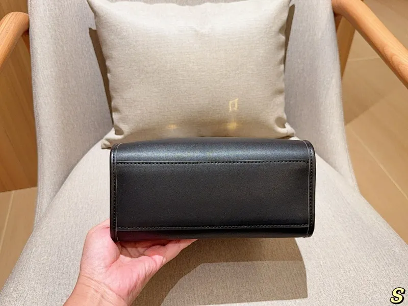 All Categories Official Website "Brand Women's Bags" Women's Bags 💙 FENDI 2025 New Fendi Handbags
