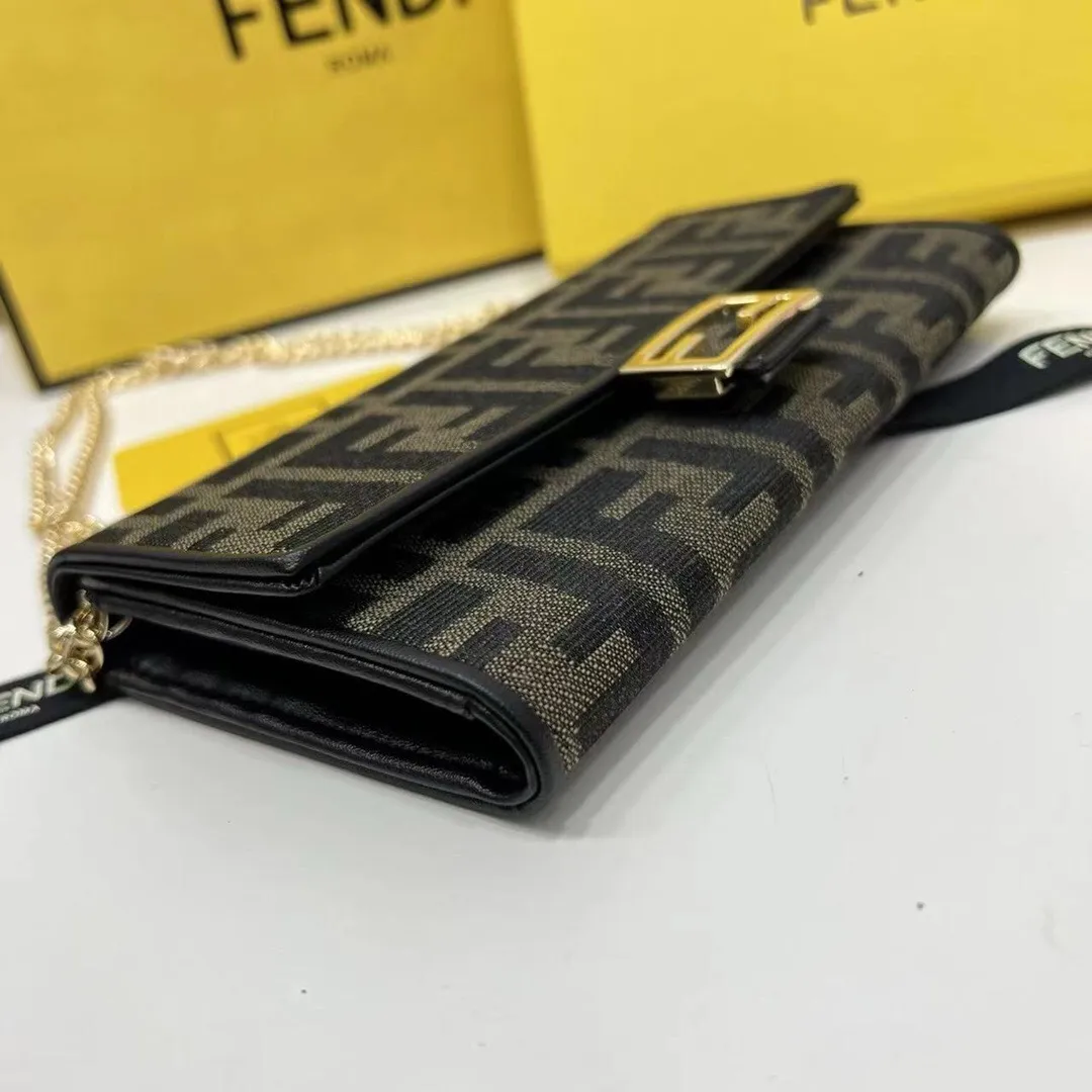 All categories Official website "Brand Women's Bags" Women's Bags 💙 FENDI 2025 new FENDI crossbody bag