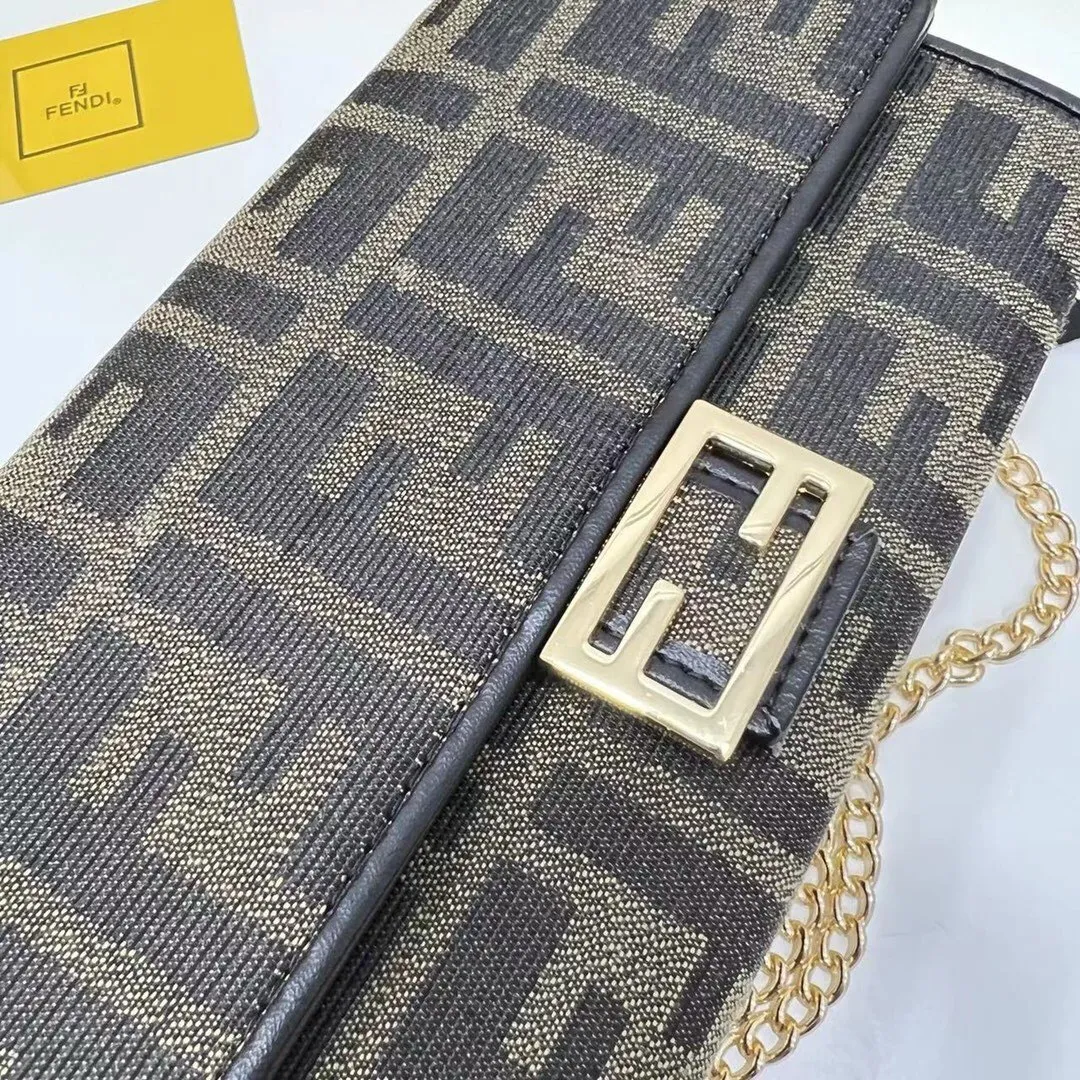 All categories Official website "Brand Women's Bags" Women's Bags 💙 FENDI 2025 new FENDI crossbody bag
