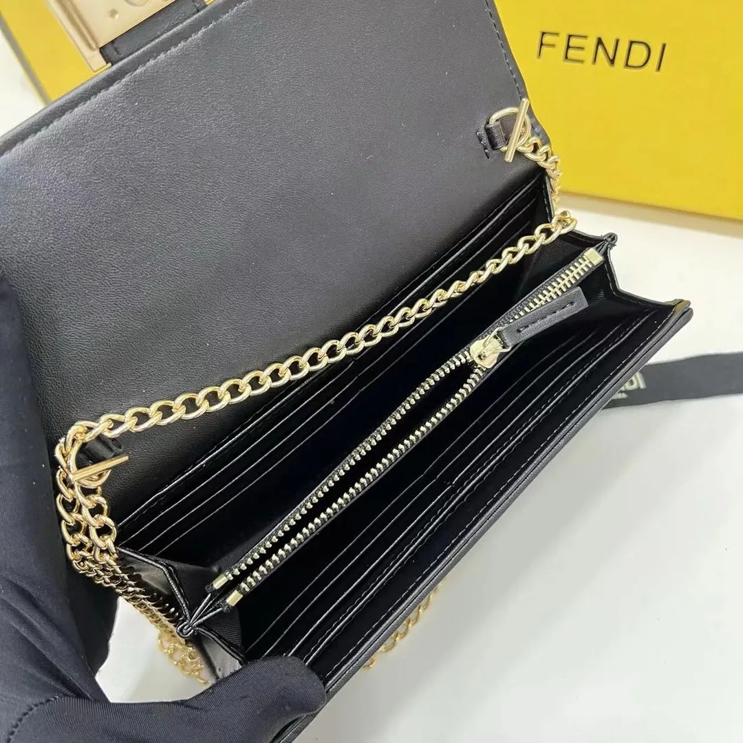 All categories Official website "Brand Women's Bags" Women's Bags 💙 FENDI 2025 new FENDI crossbody bag