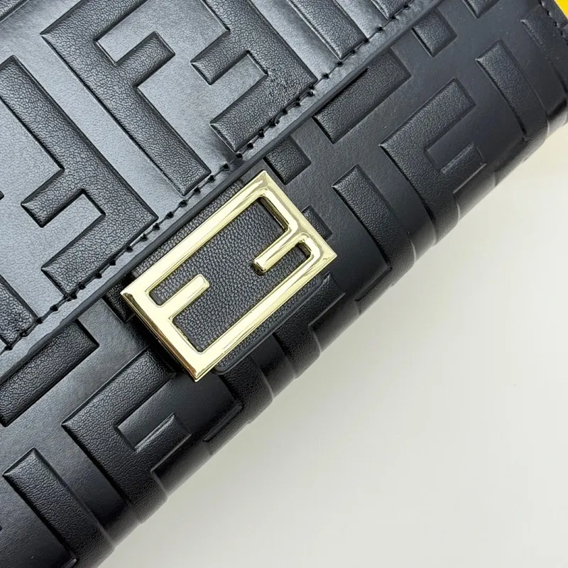 All categories Official website "Brand Women's Bags" Women's Bags 💙 FENDI 2025 new FENDI crossbody bag