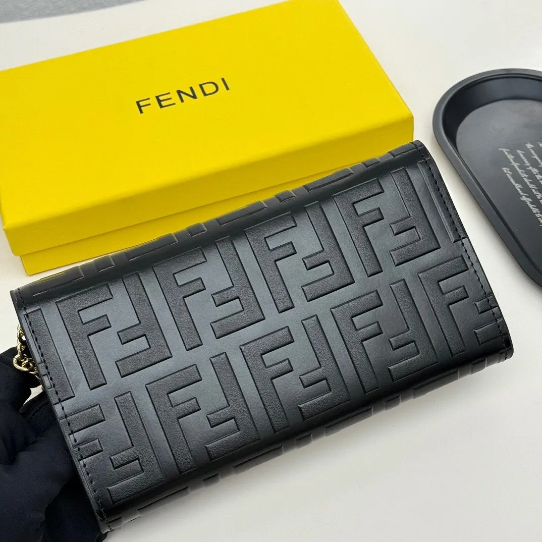 All categories Official website "Brand Women's Bags" Women's Bags 💙 FENDI 2025 new FENDI crossbody bag