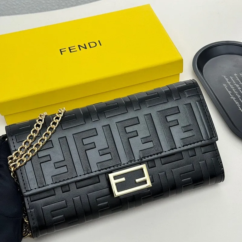 All categories Official website "Brand Women's Bags" Women's Bags 💙 FENDI 2025 new FENDI crossbody bag