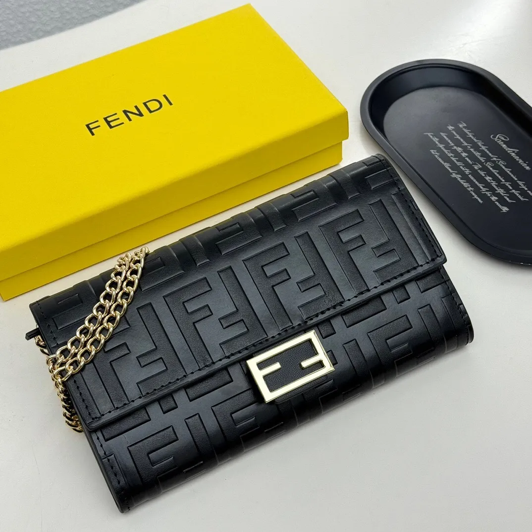 All categories Official website "Brand Women's Bags" Women's Bags 💙 FENDI 2025 new FENDI crossbody bag