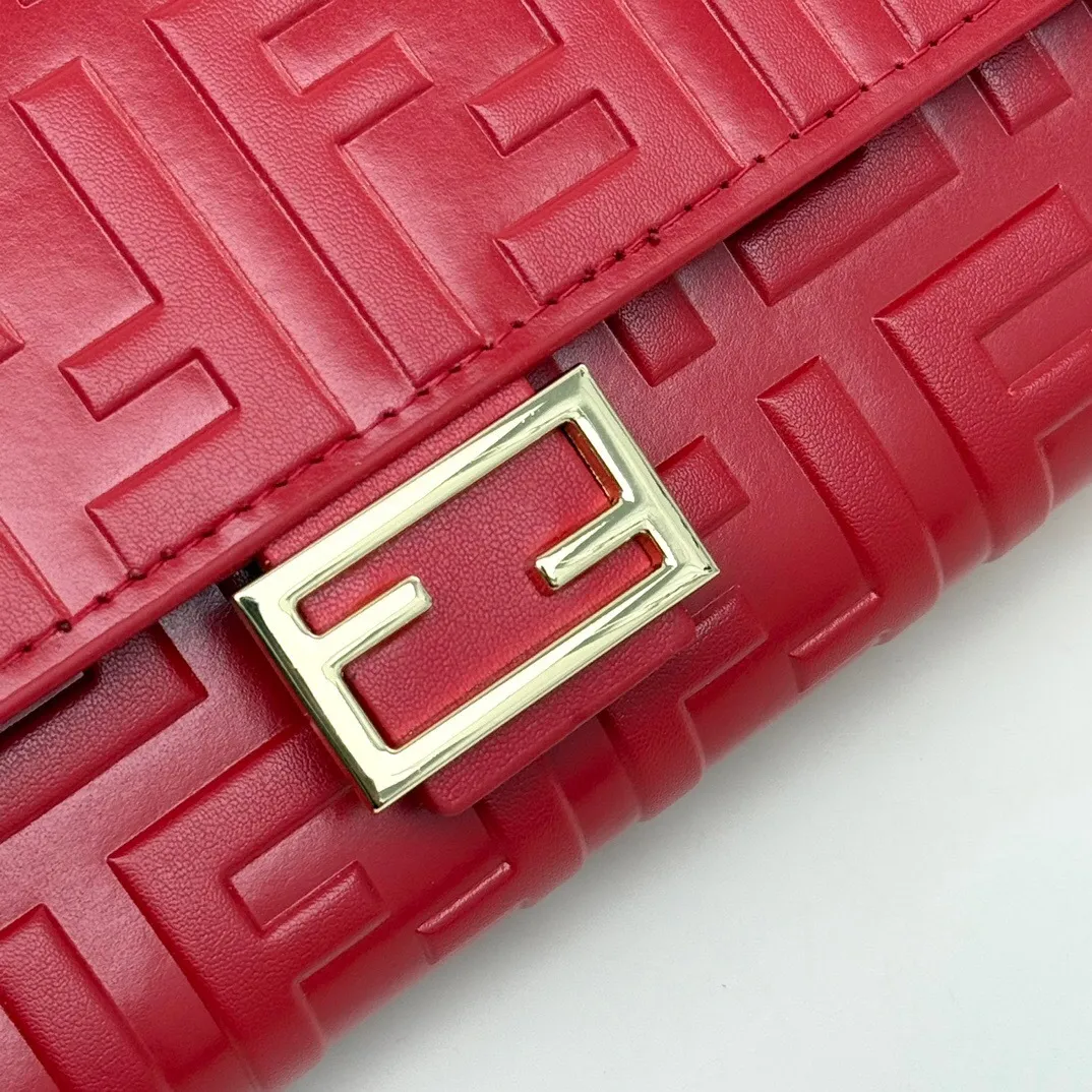 All categories Official website "Brand Women's Bags" Women's Bags 💙 FENDI 2025 new FENDI crossbody bag