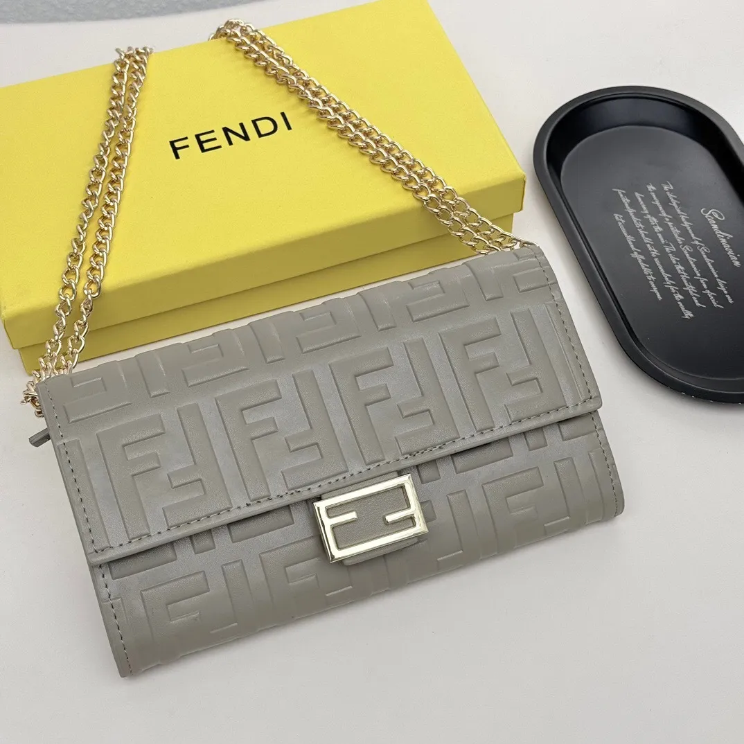 All categories Official website "Brand Women's Bags" Women's Bags 💙 FENDI 2025 new FENDI crossbody bag