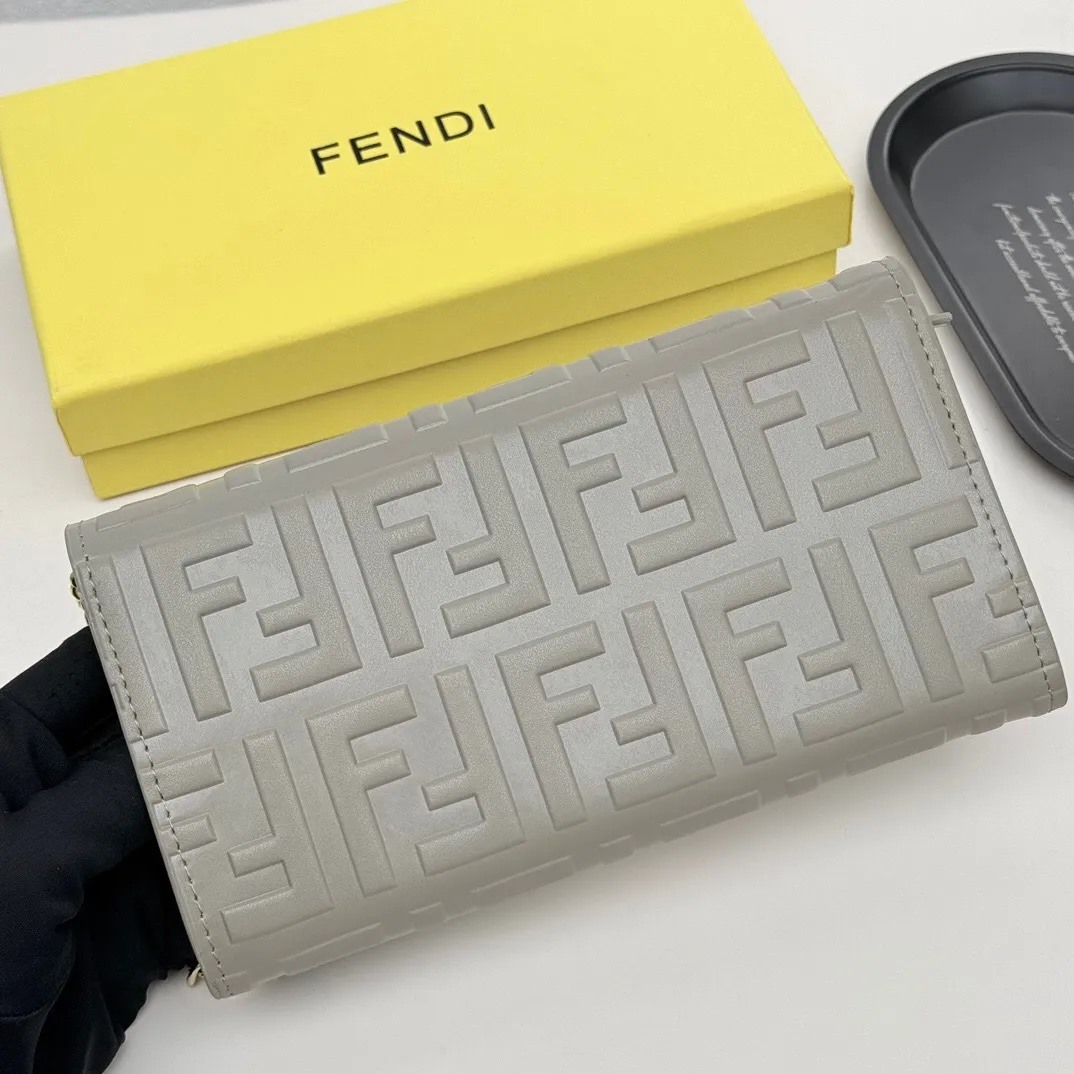 All categories Official website "Brand Women's Bags" Women's Bags 💙 FENDI 2025 new FENDI crossbody bag