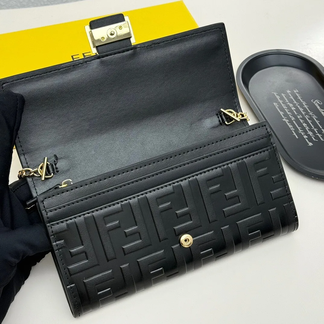 All categories Official website "Brand Women's Bags" Women's Bags 💙 FENDI 2025 new FENDI crossbody bag