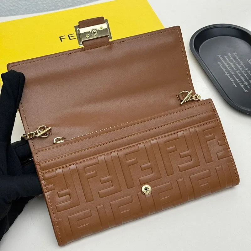 All categories Official website "Brand Women's Bags" Women's Bags 💙 FENDI 2025 new FENDI crossbody bag