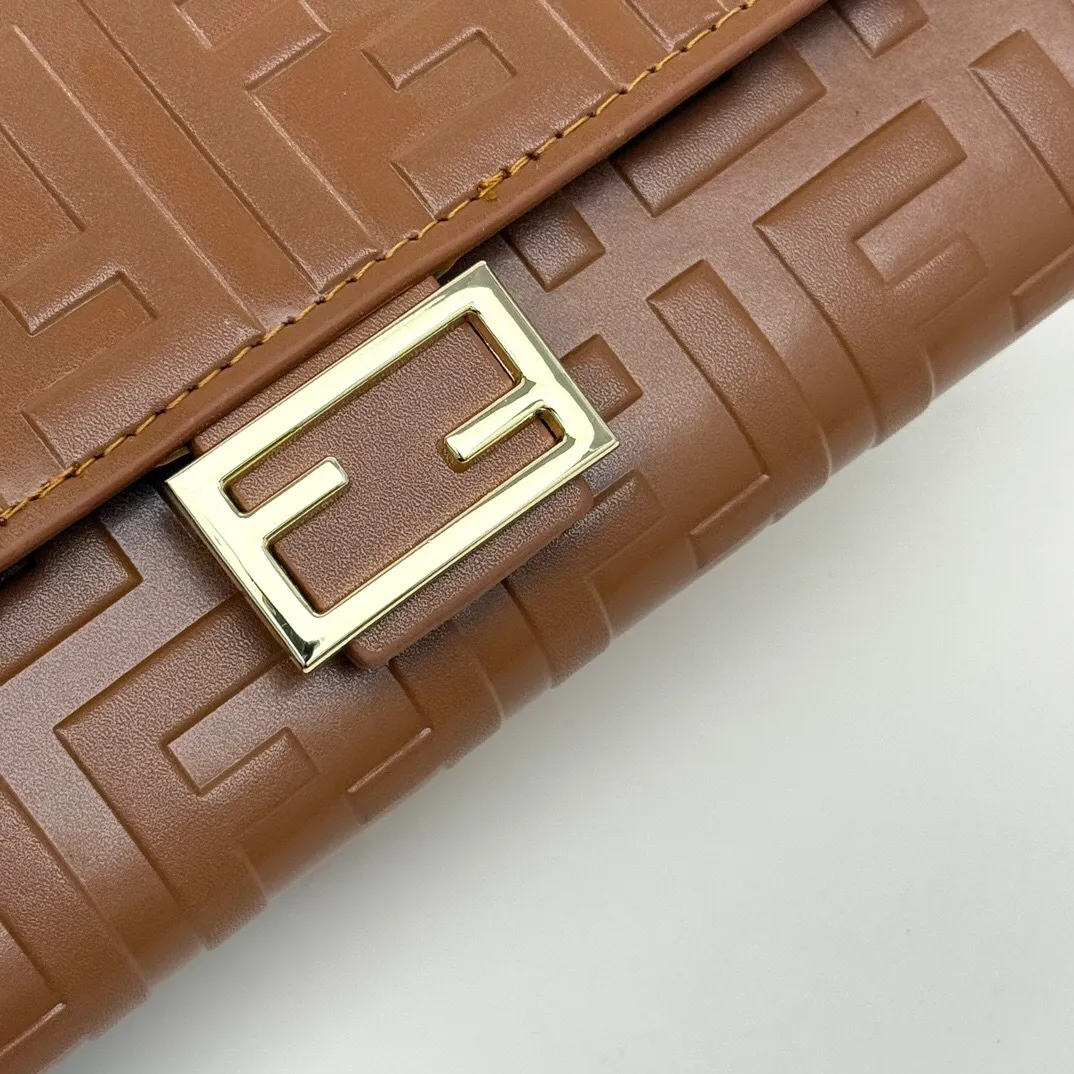 All categories Official website "Brand Women's Bags" Women's Bags 💙 FENDI 2025 new FENDI crossbody bag