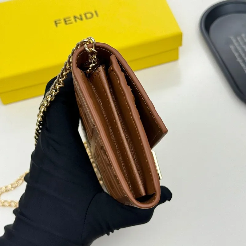 All categories Official website "Brand Women's Bags" Women's Bags 💙 FENDI 2025 new FENDI crossbody bag