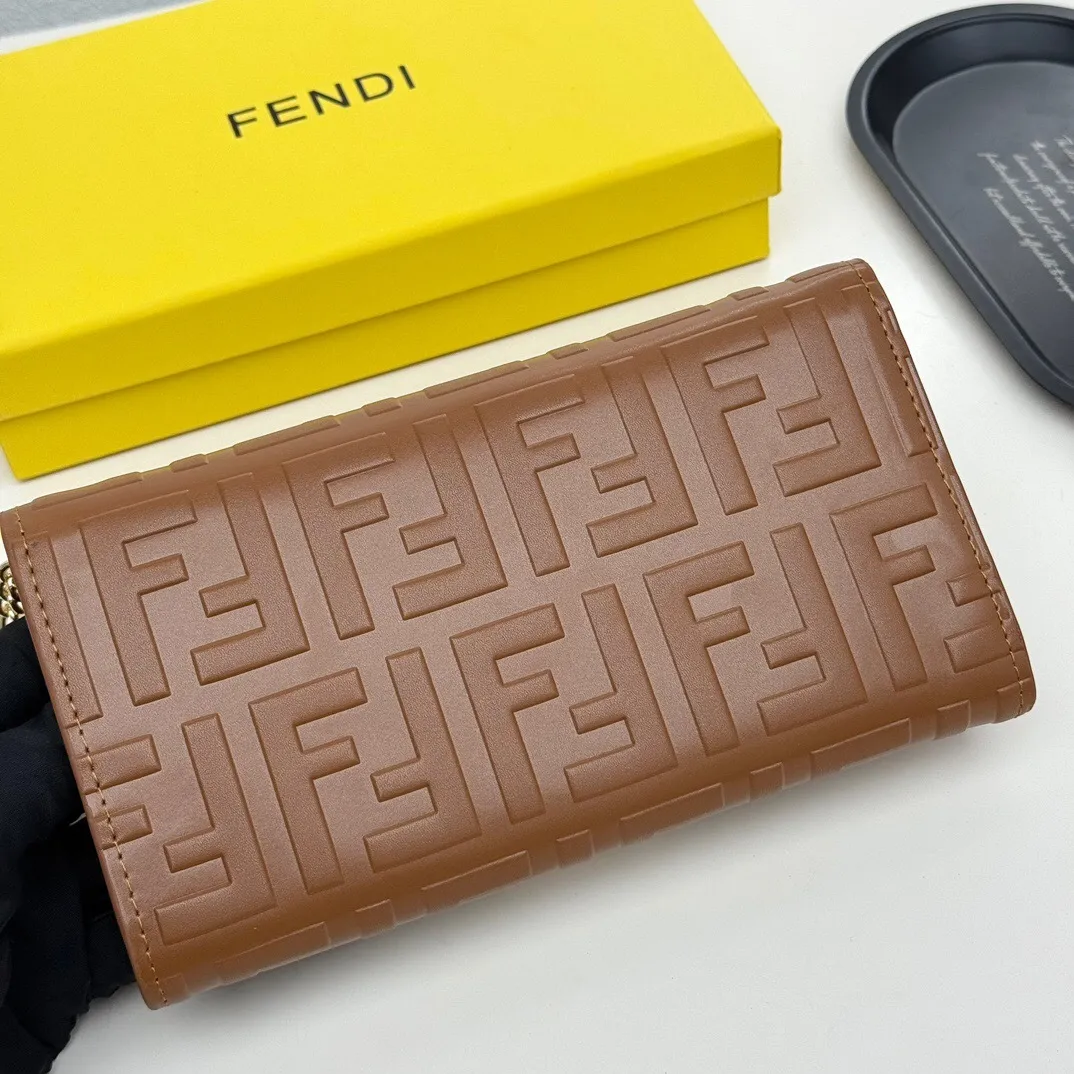 All categories Official website "Brand Women's Bags" Women's Bags 💙 FENDI 2025 new FENDI crossbody bag
