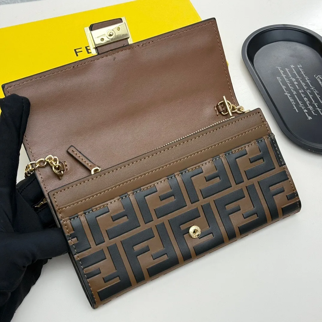 All categories Official website "Brand Women's Bags" Women's Bags 💙 FENDI 2025 new FENDI crossbody bag