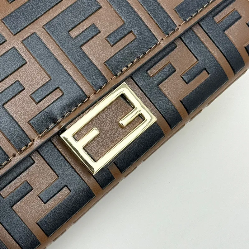 All categories Official website "Brand Women's Bags" Women's Bags 💙 FENDI 2025 new FENDI crossbody bag