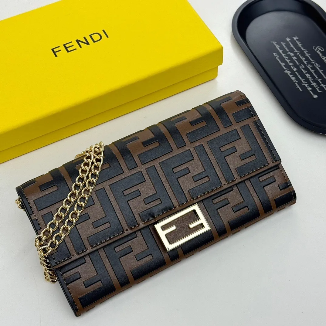 All categories Official website "Brand Women's Bags" Women's Bags 💙 FENDI 2025 new FENDI crossbody bag