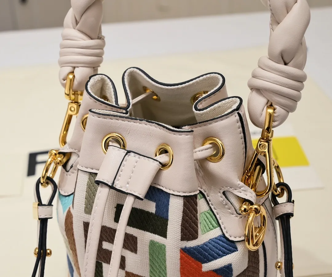 All Categories Official Website "Brand Women's Bags" Women's Bags 💙 FENDI 2025 New Fendi Bucket Bag