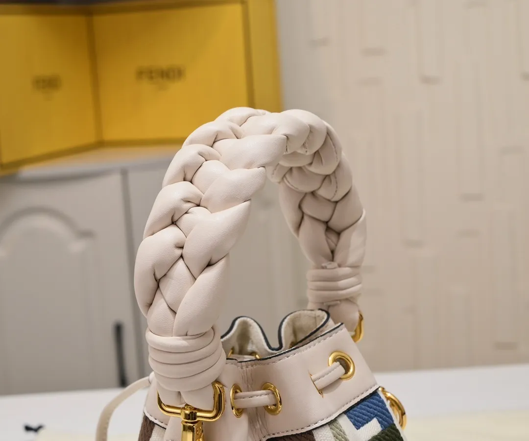All Categories Official Website "Brand Women's Bags" Women's Bags 💙 FENDI 2025 New Fendi Bucket Bag