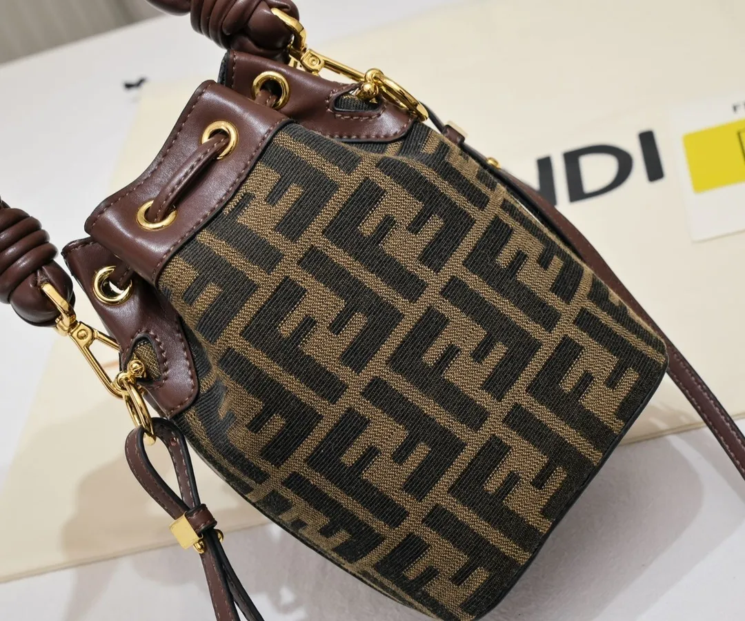 All Categories Official Website "Brand Women's Bags" Women's Bags 💙 FENDI 2025 New Fendi Bucket Bag