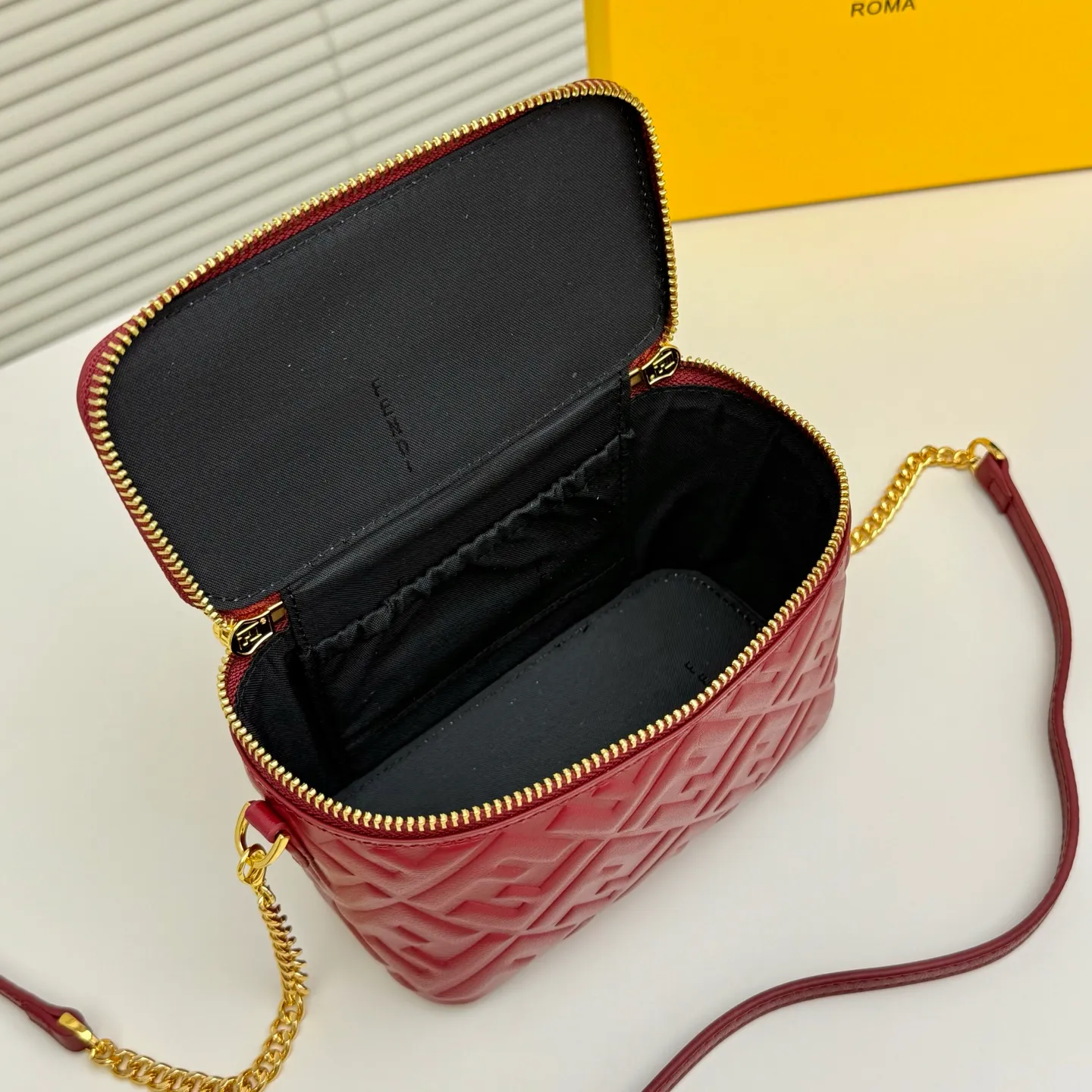 All Categories Fendi Women's Bags (Fendi) Fendi F8025