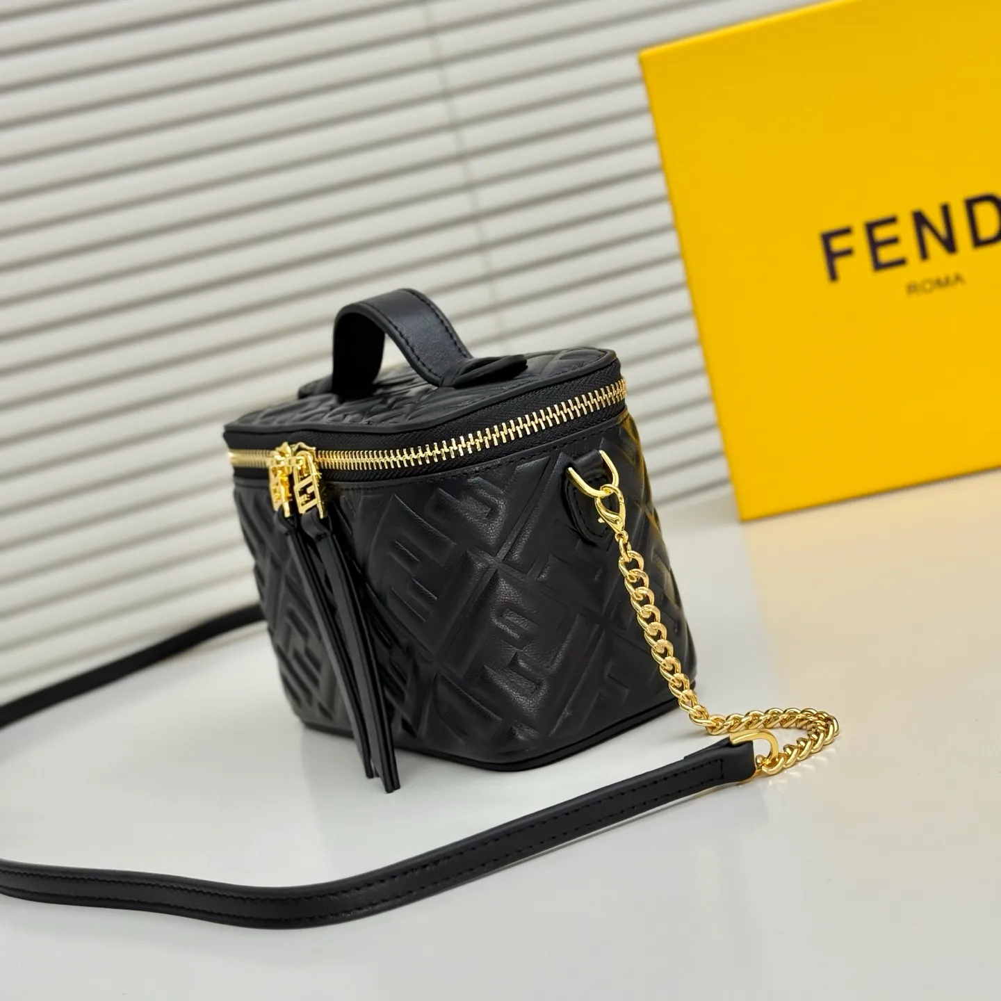 All Categories Fendi Women's Bags (Fendi) Fendi F8025