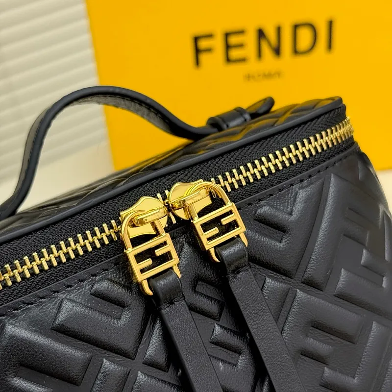 All Categories Fendi Women's Bags (Fendi) Fendi F8025
